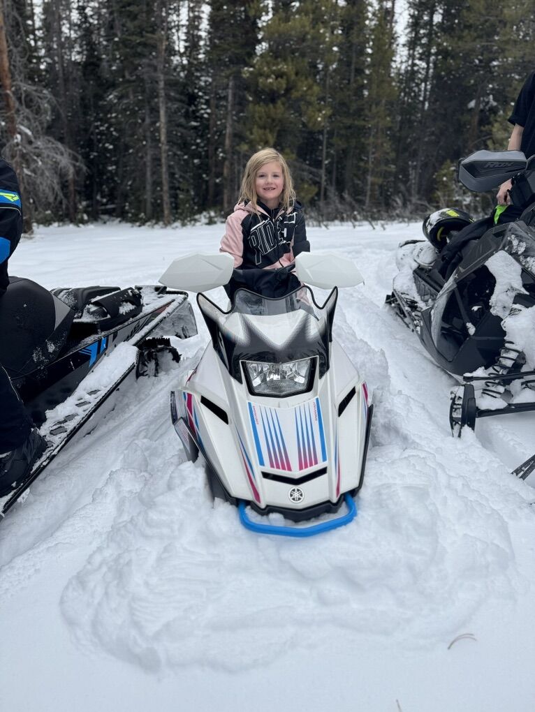 24 Snoscoot 200 & 23 ZR200 Snowmobiles