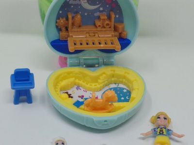 Polly Pocket Teeny Tot Nursery Heart Compact Playset