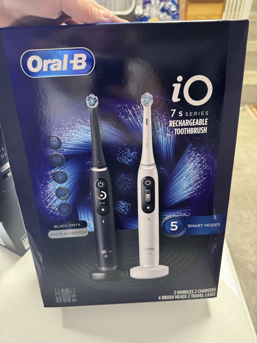 Brand new Oral-B iO Series 7 Rechargeable Toothbrush 2-Pack, Black Onyx & White Alabaster