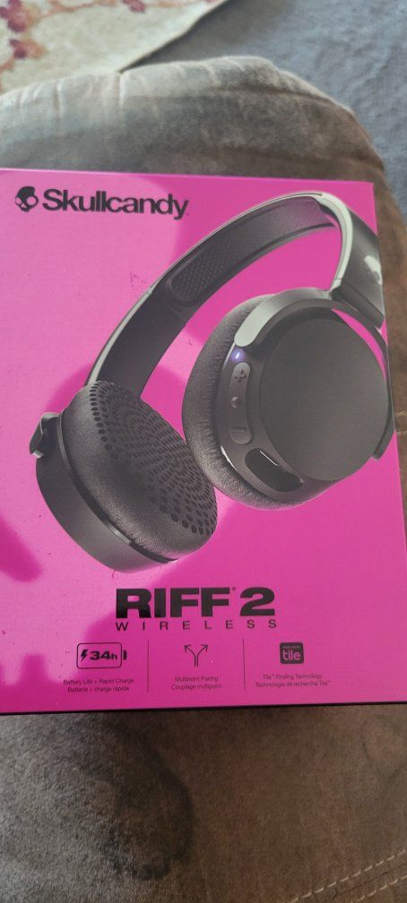 Skullcandy Riff 2 wireless headphones