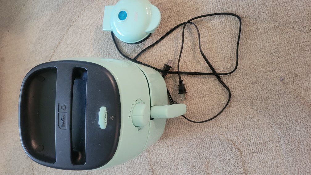 dash brand air fryer and waffle maker