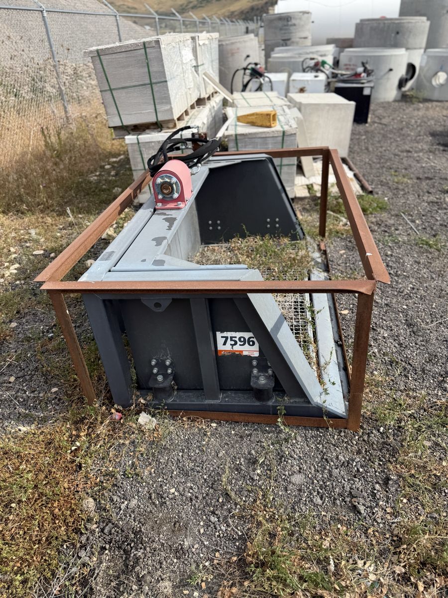 Skid Steer screening bucket