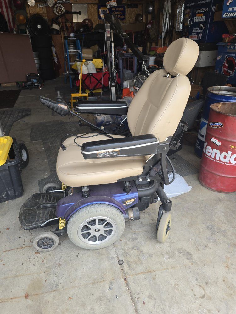Pride Jazzy 1121 Power Wheelchair Electric Mobility Chair with Charger