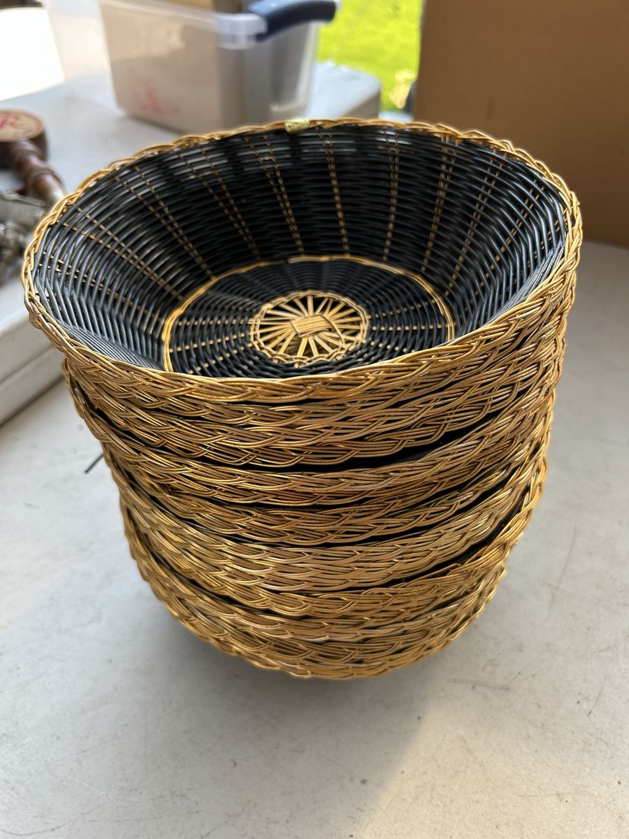 Lot Of 18 Gorgeous Vintage Korean Black & Gold Wire Basket Party Bowls Decoration