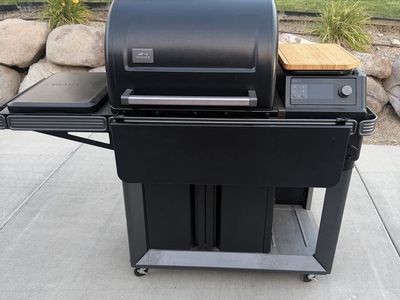 Traeger Timberline Wood Pellet Grill / Smoker with Cover