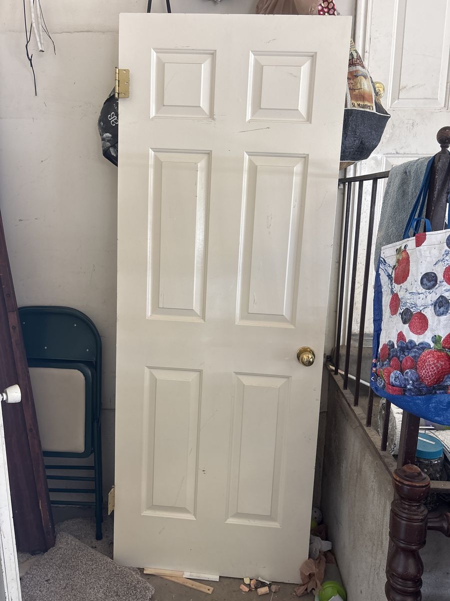 White Six-Panel Interior Door with Gold Knob & Hinges - Used Good Condition
