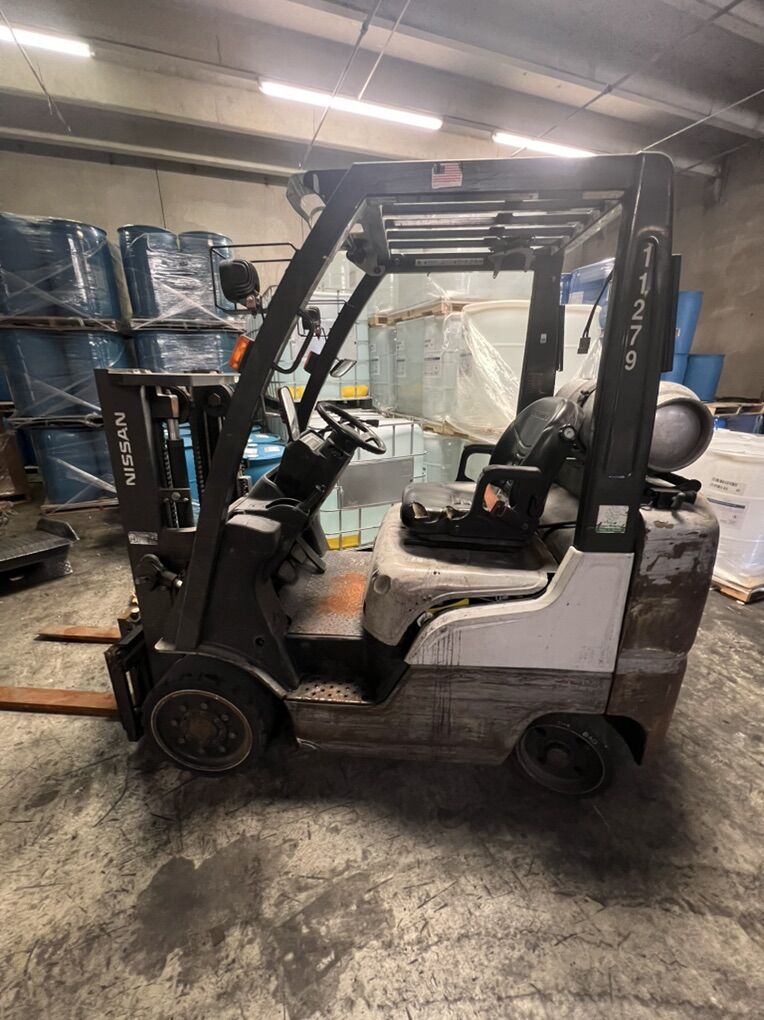 Lot Of 5 Nissan 50 Forklifts