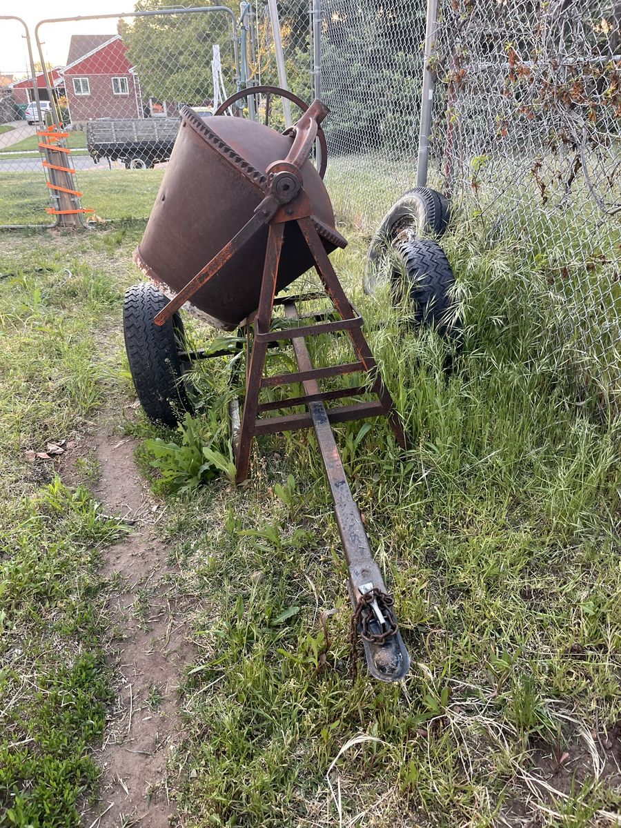 Cement mixer