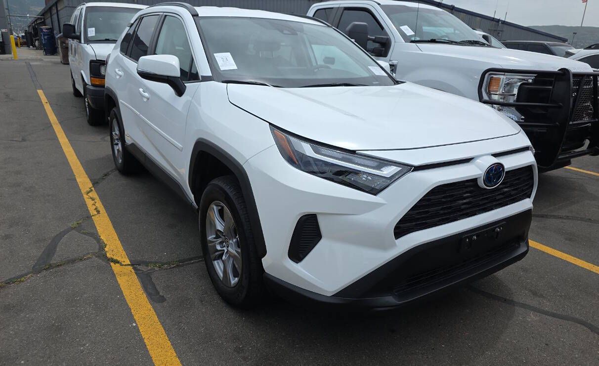 2024 Toyota RAV4 LE