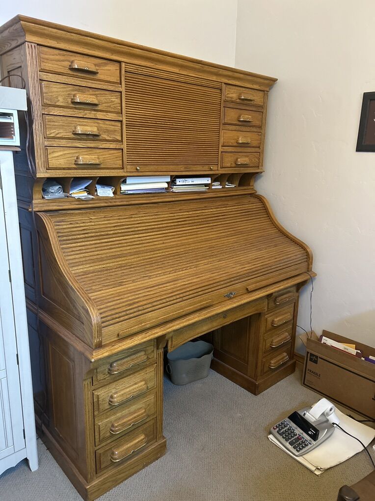 Goveners Desk Make Offer Moving