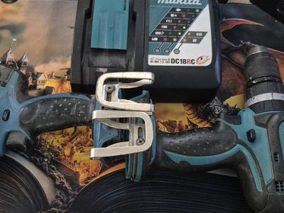 Makita Hammer drill and Impact driver w/ charger