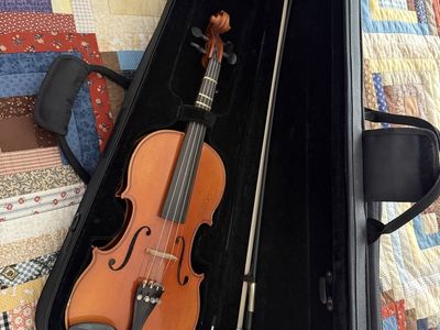 Karl Knilling 4/4 Full Size Violin with Bow and Hard Case - Excellent Condition
