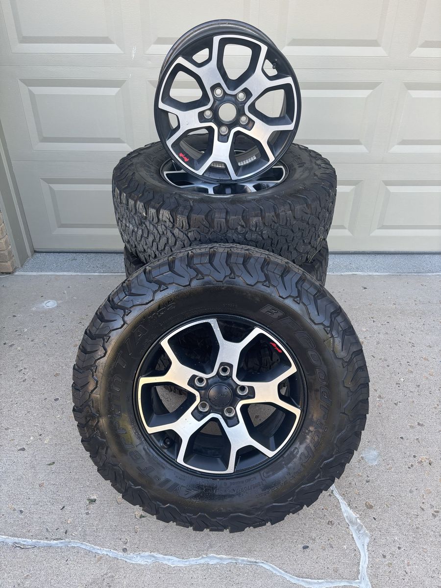 BF Goodrich Off road Jeep Tires 285/70 r17