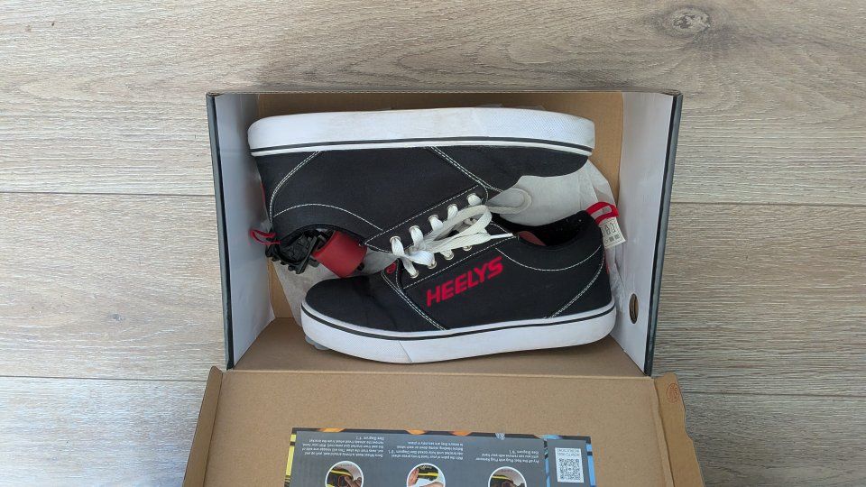 Heelys Skate Shoes Black with Red Logo and White Laces, Removable Wheels and Tool Included size 9