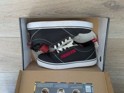 Heelys Skate Shoes Black with Red Logo and White Laces, Removable Wheels and Tool Included size 9
