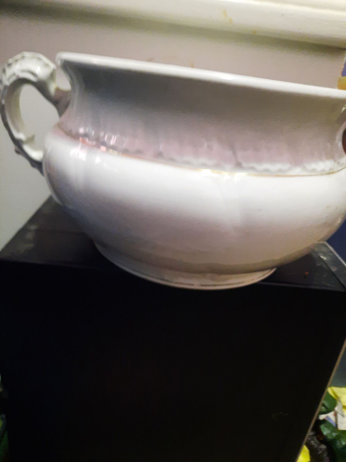 vintage\antique chamber pot