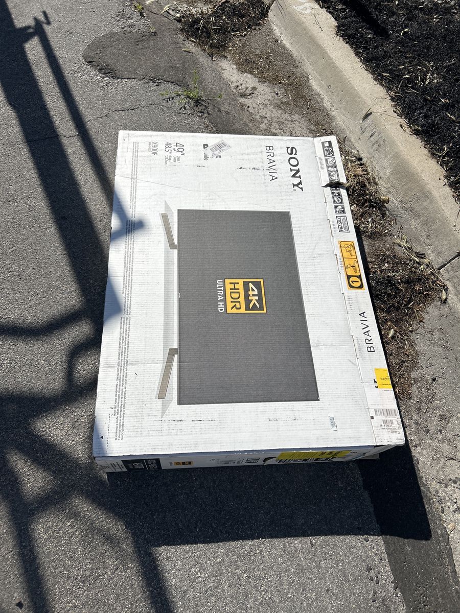 Sony Bravia X900F 49" 4K HDR Ultra HD Smart TV - Open Box. Does not work. 5 red lights