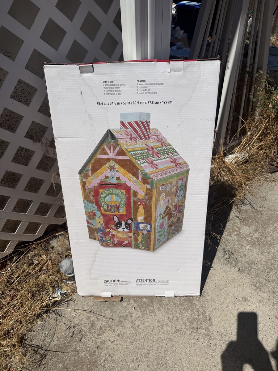 Cardboard Gingerbread House Playhouse Holiday Decoration 35.4 x 34.6 x 50 in