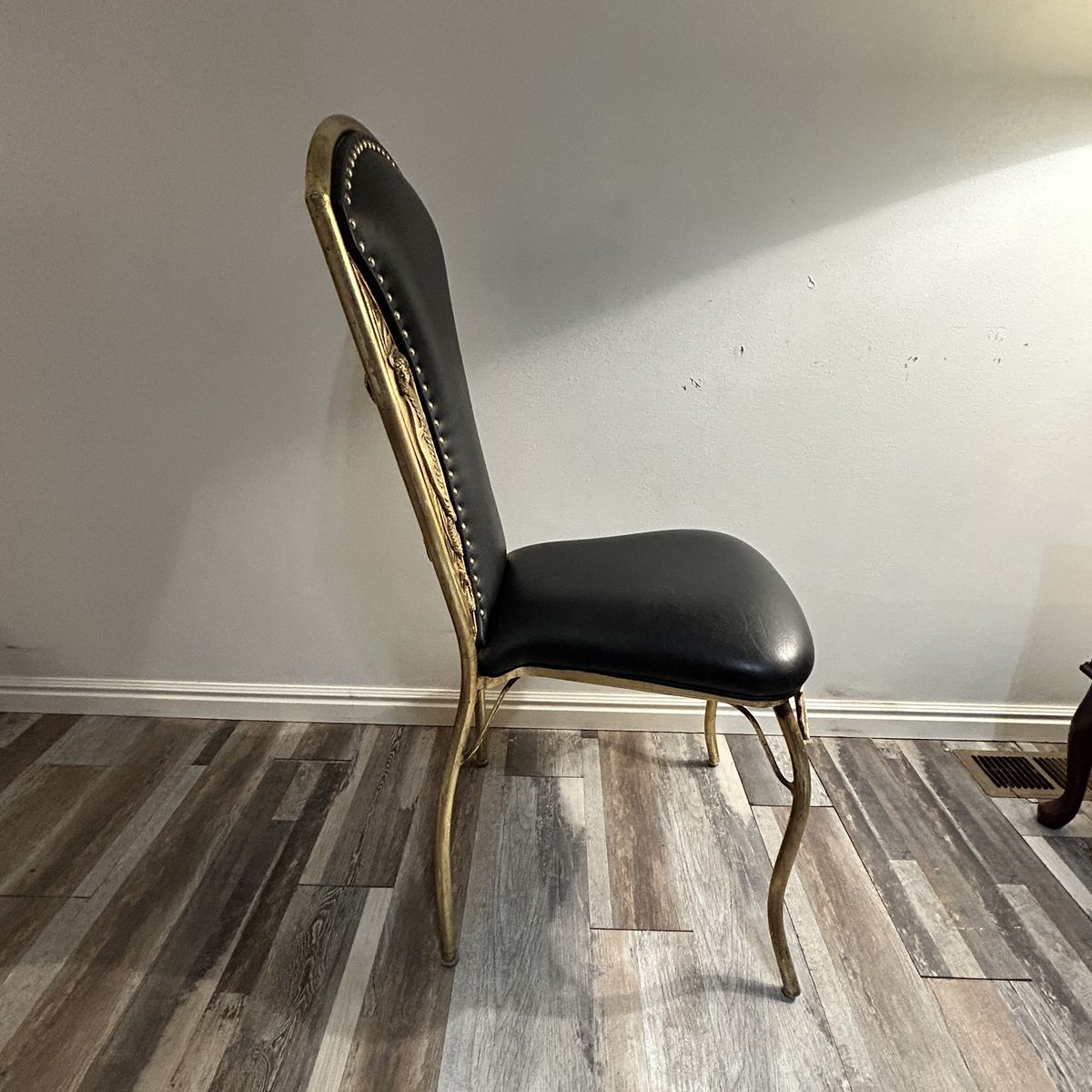 Main image 6