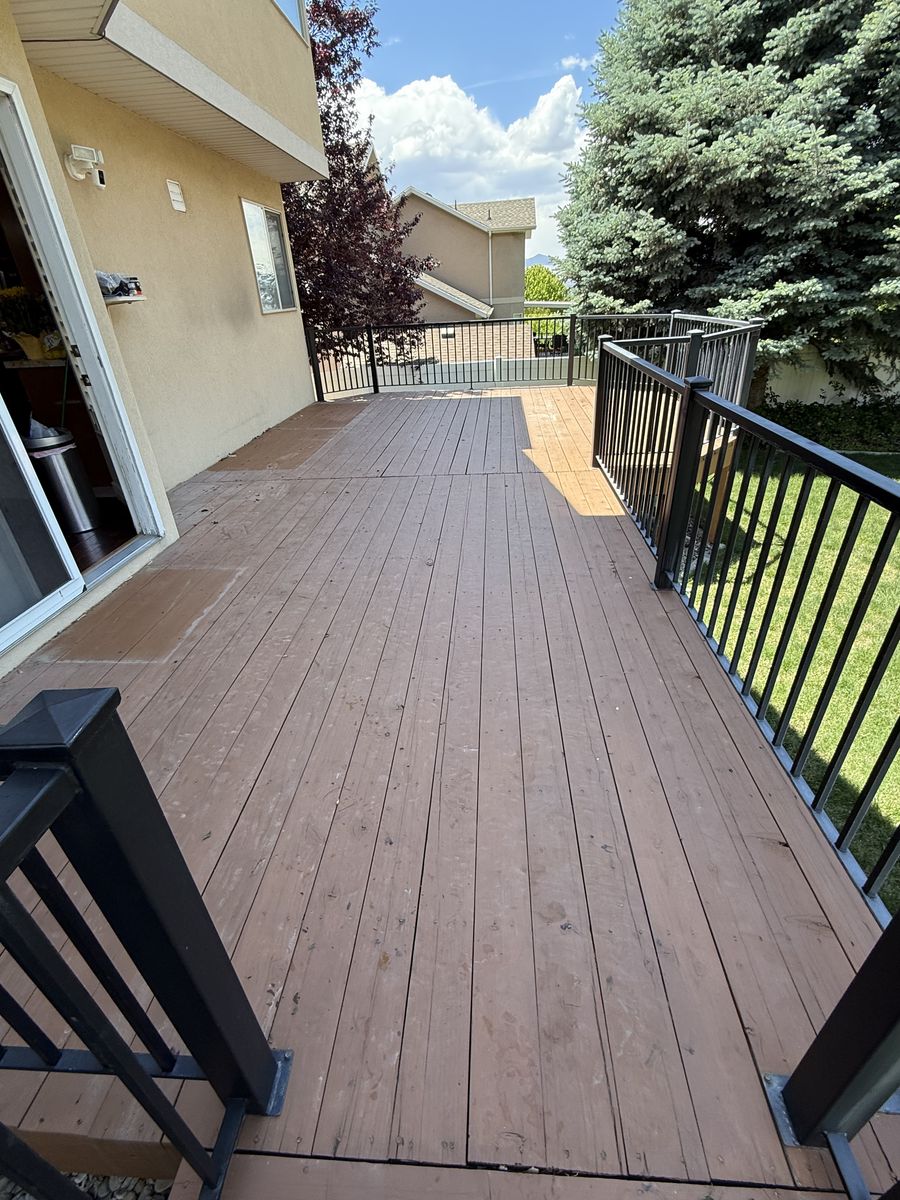 *FREE!!*Wood Deck with metal railing *FREE!!*