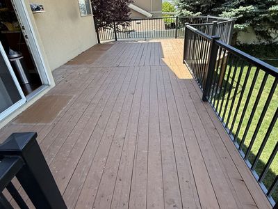 *FREE!!*Wood Deck with metal railing *FREE!!*