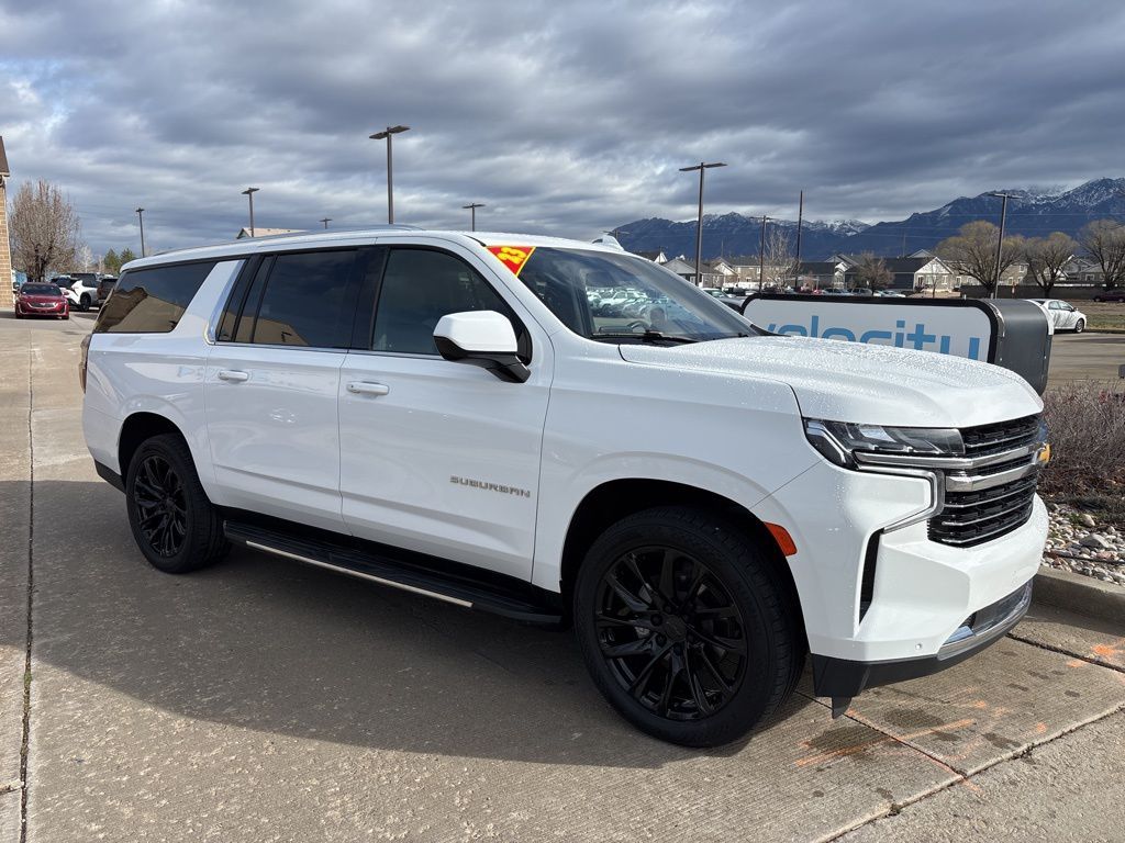 2023 Chevrolet Suburban LT