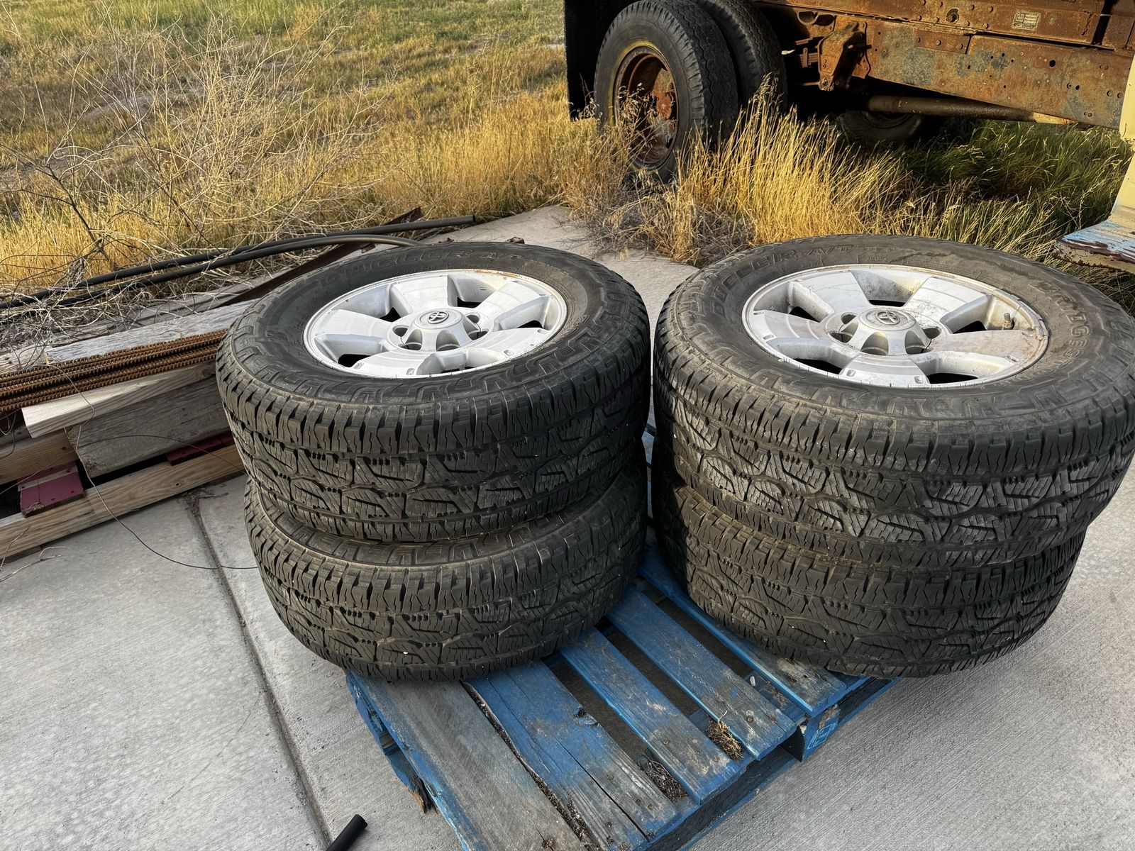 Toyota wheels for sale 265 65 17