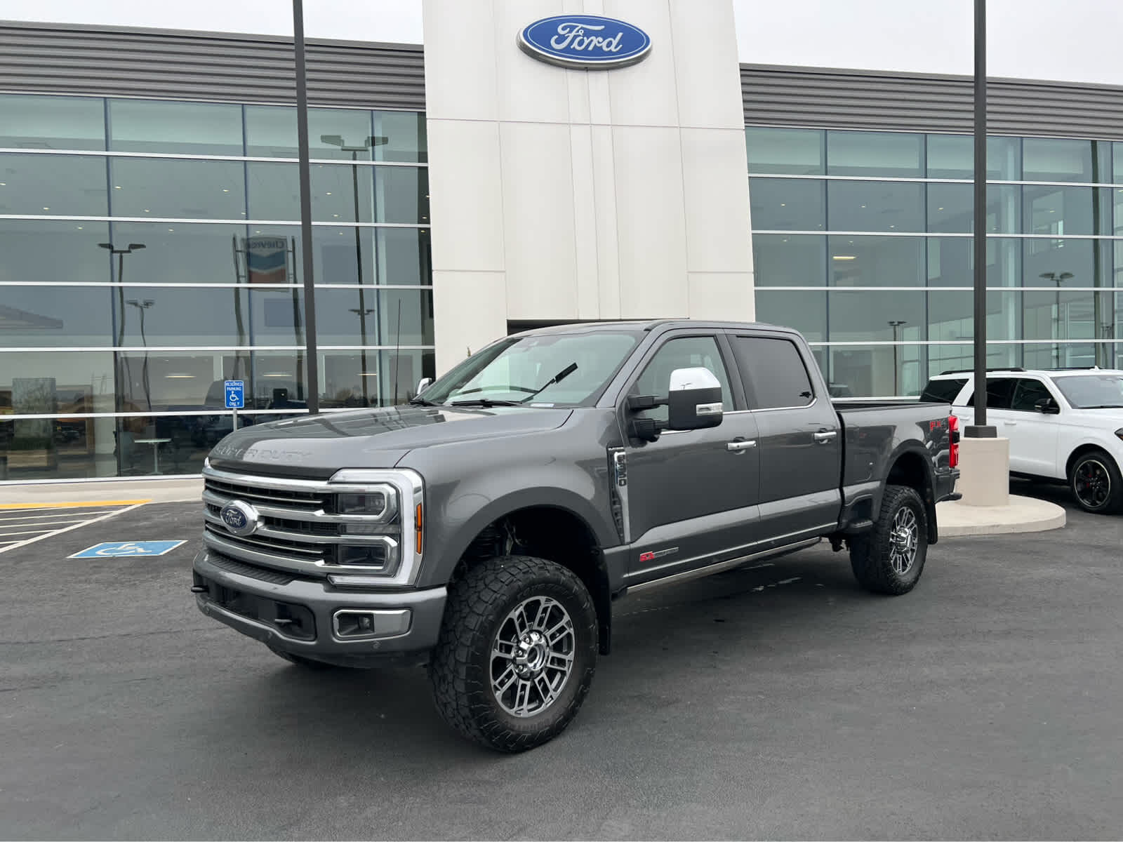 2025 Ford F-350 Super Duty Platinum