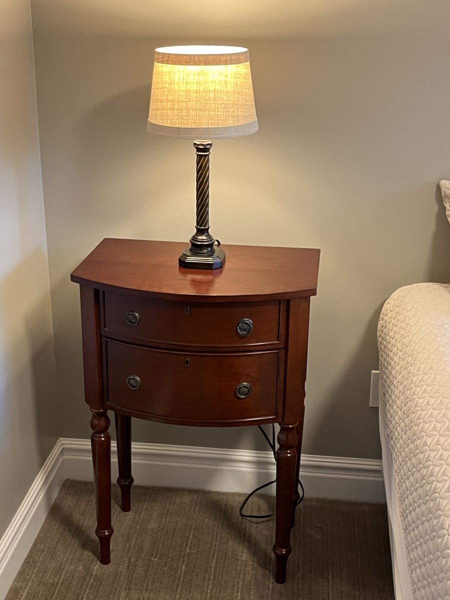 Set of 2 Nightstands with 2 matching Lamps