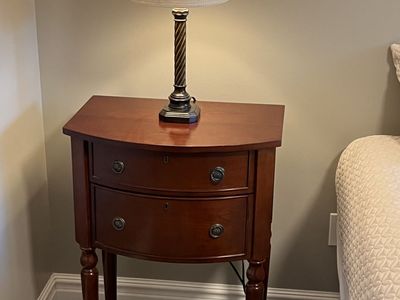 Set of 2 Nightstands with 2 matching Lamps