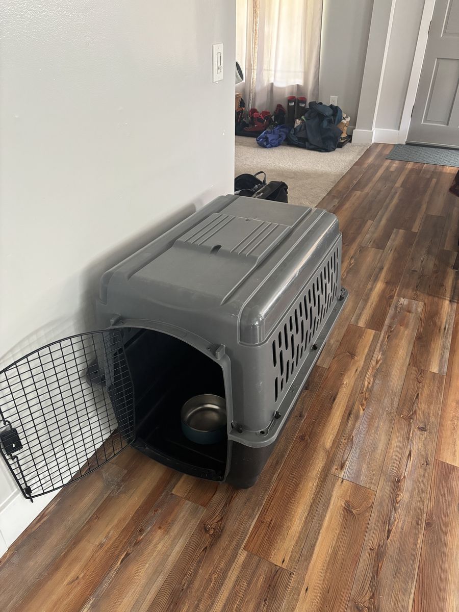 Dog crate - medium sized dog