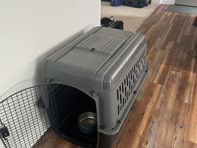 Dog crate - medium sized dog