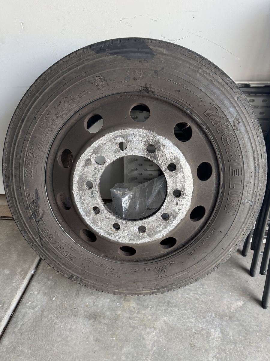 Spare Wheel and Michelin Tire (22.5)
