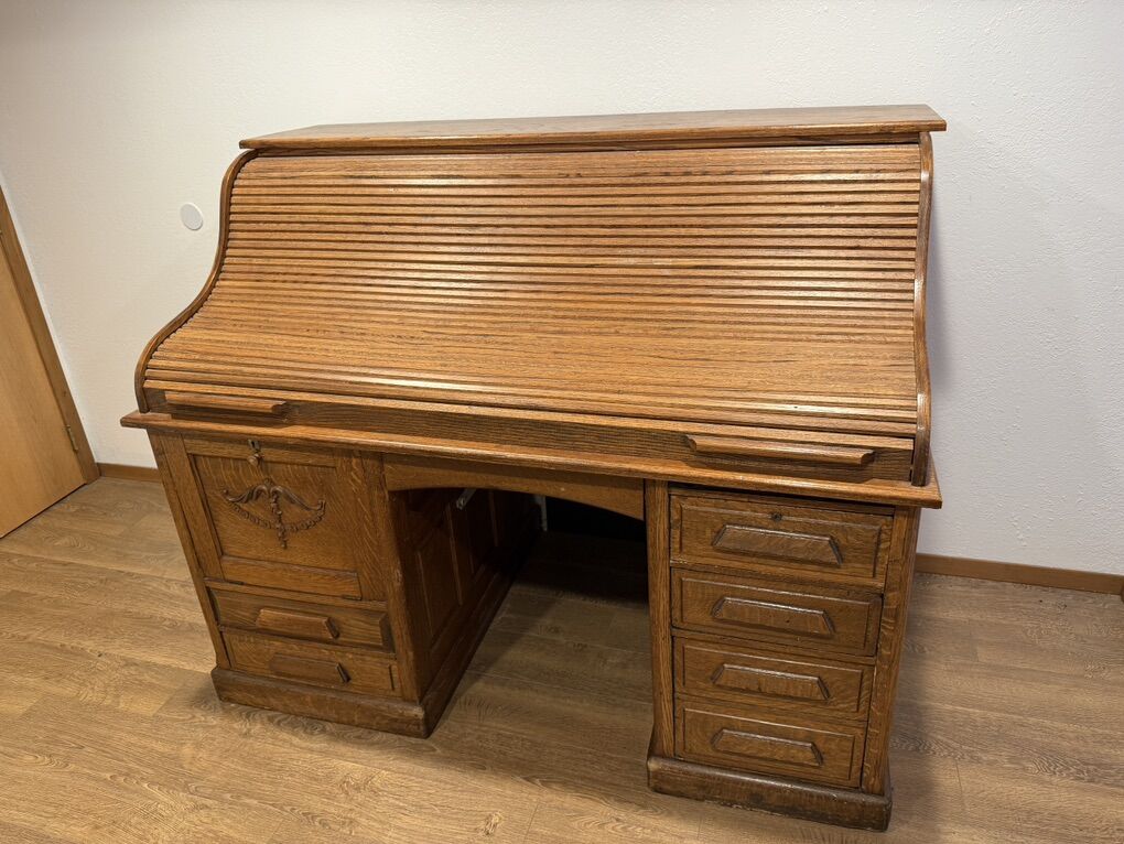 Beautiful Antique Rolltop Oak Desk