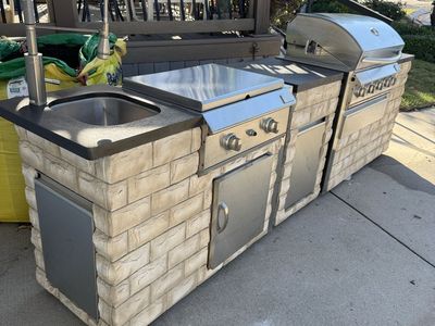 Outdoor Kitchen Island with Grill, Sink, Fridge and Storage - Perfect for Patio & Yard