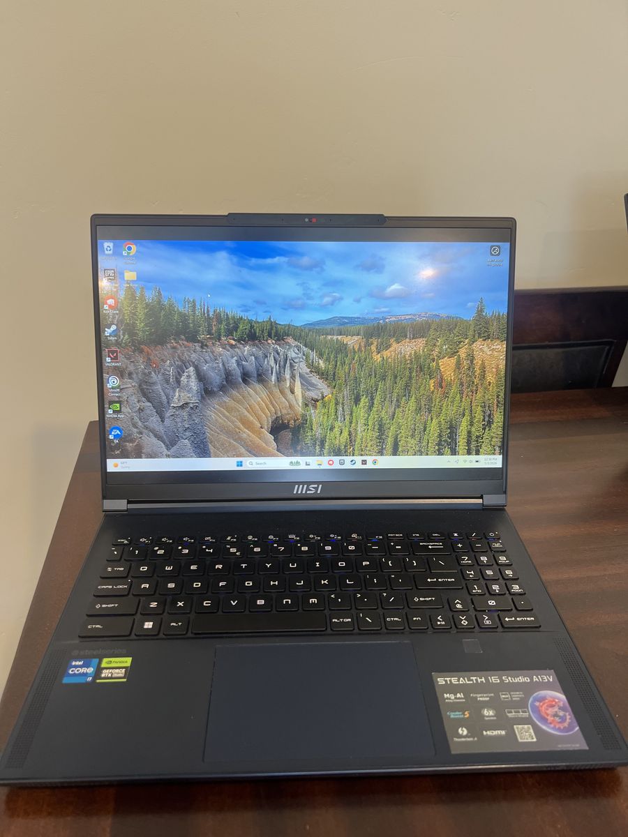 MSI Stealth 16 Studio A13V – i7 / 32GB RAM / 1TB SSD / RTX 4070
