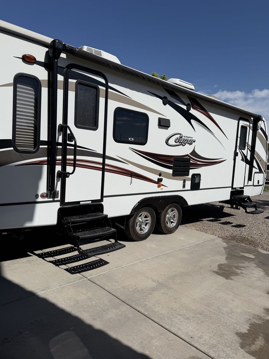 2015 Keystone Cougar 28RLS Travel Trailer
