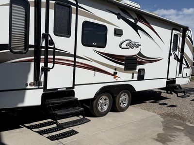 2015 Keystone Cougar 28RLS Travel Trailer