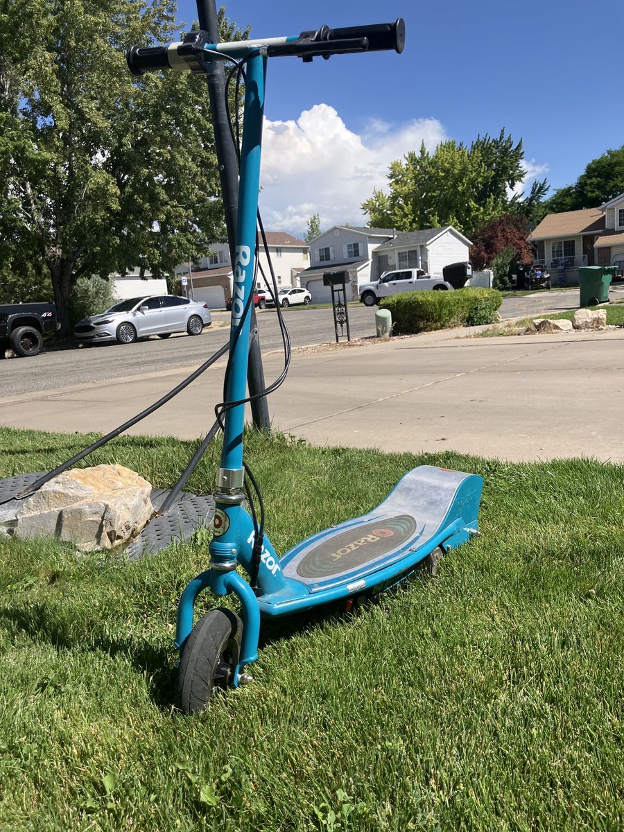 Electric scooter (Razor E 200)