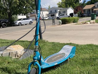 Electric scooter (Razor E 200)