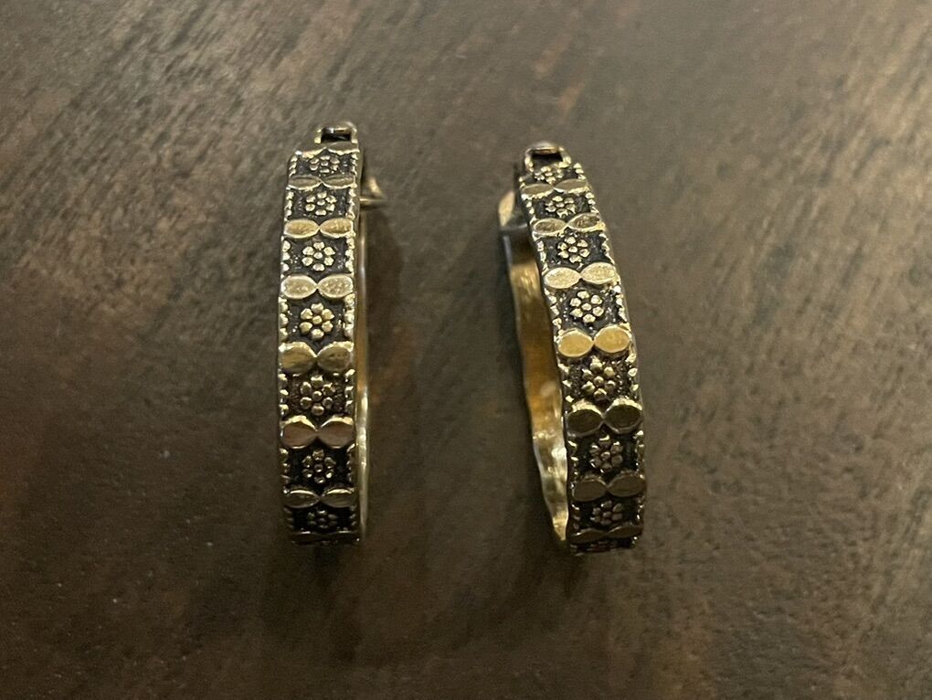 Pair Of Vintage Clip On Earrings Gold Tone Flowers