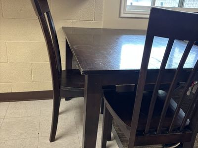 Dining room table + 2 chairs