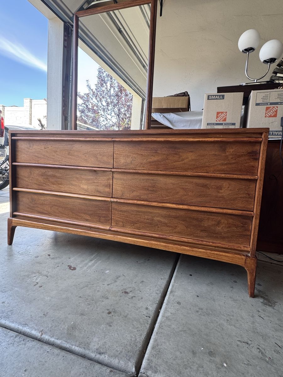 Lane Rhythm Mid-Century Modern 6-Drawer Dresser with Mirror