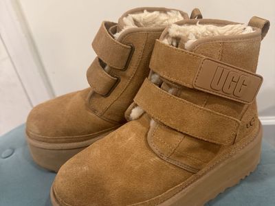 UGG Platform Double Strap Boots - Chestnut Size 7