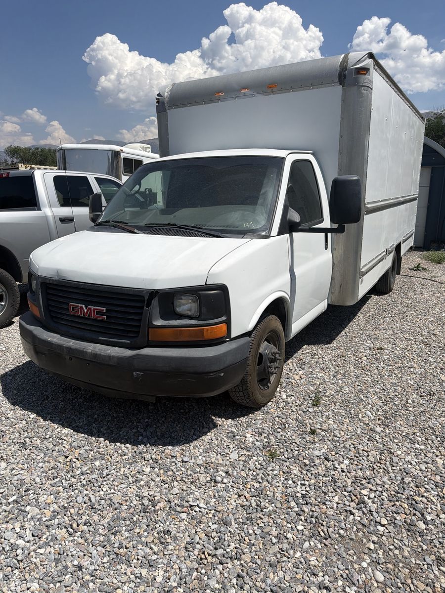 2011 GMC Savana Box Truck White Utility Delivery Moving Van 18’