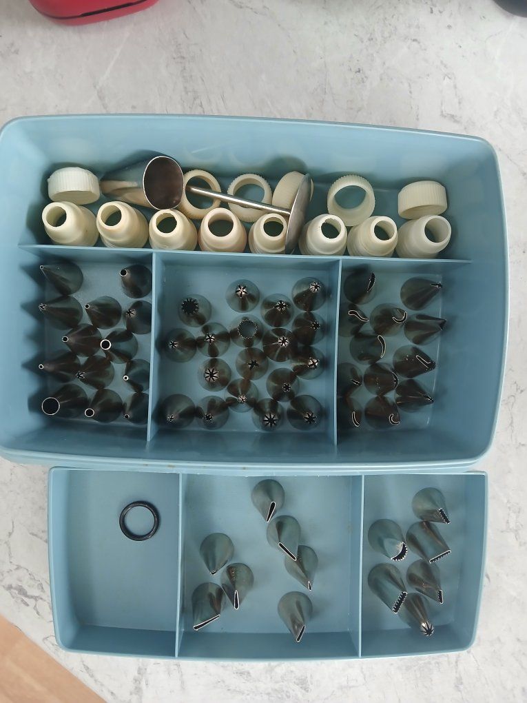 Large Assorted Cake Decorating Tips Set with Couplers and Organizer Case