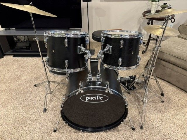 Pacific 5 Piece Drum Set with Hardware & Cymbals & Double Bass Pedal