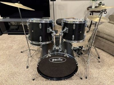 Pacific 5 Piece Drum Set with Hardware & Cymbals & Double Bass Pedal