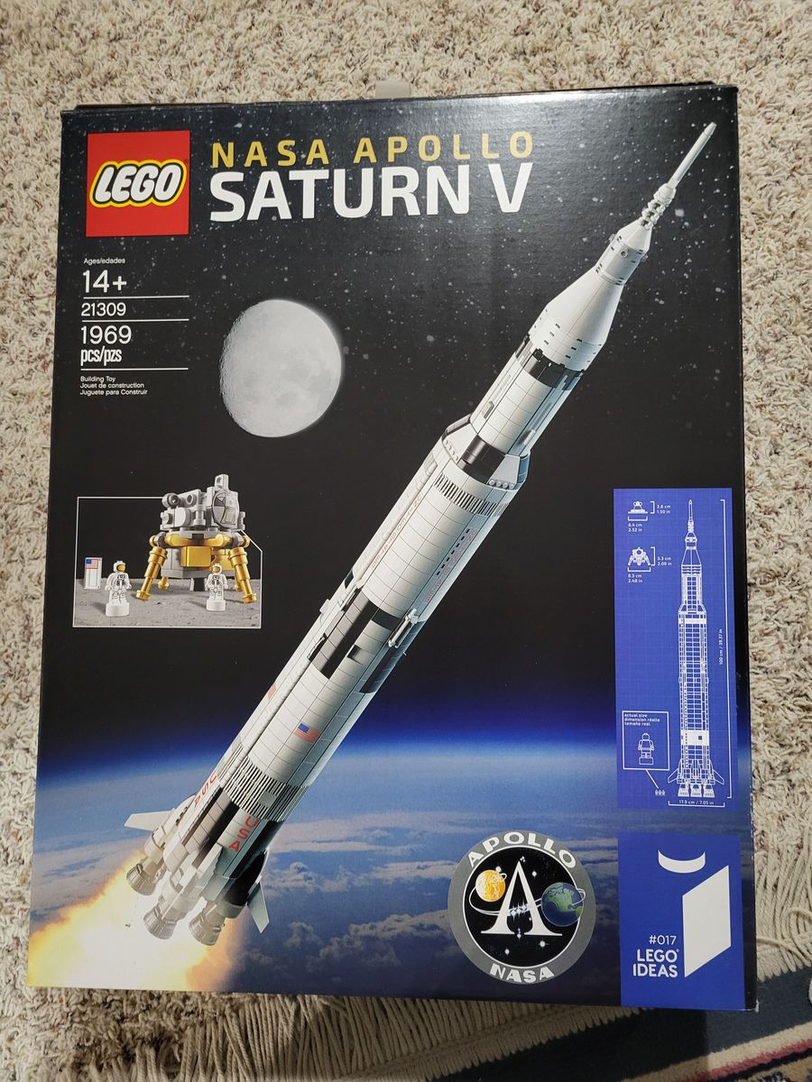 LEGO SATURN V ROCKET  2018 ISSUE
