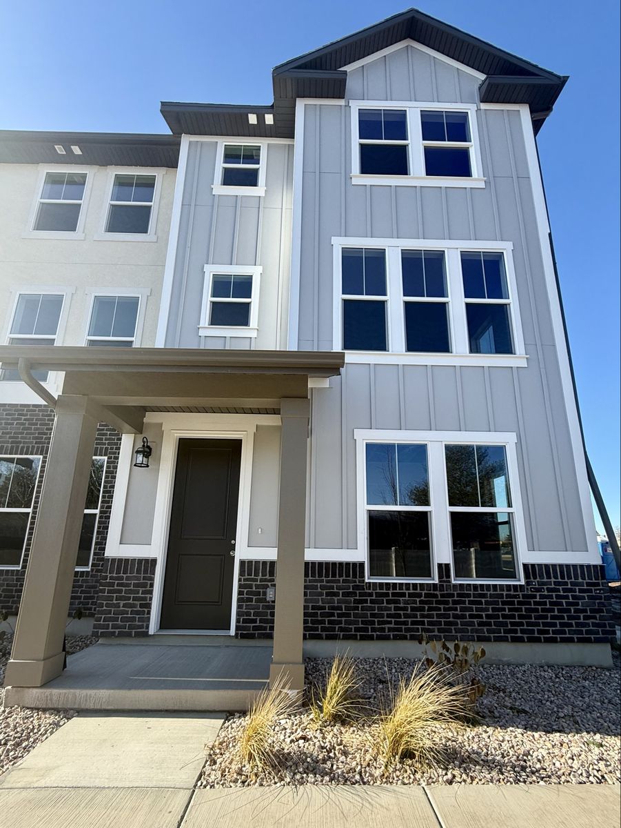 3 Bedroom / 2.5 Bath New Townhome - Hill AFB